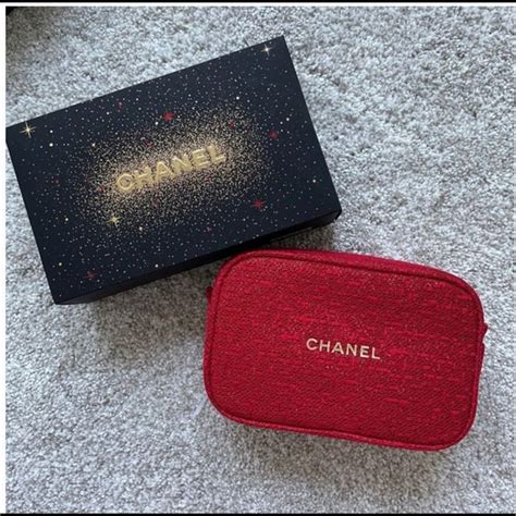 chanel makeup bah|Chanel cosmetic bag price.